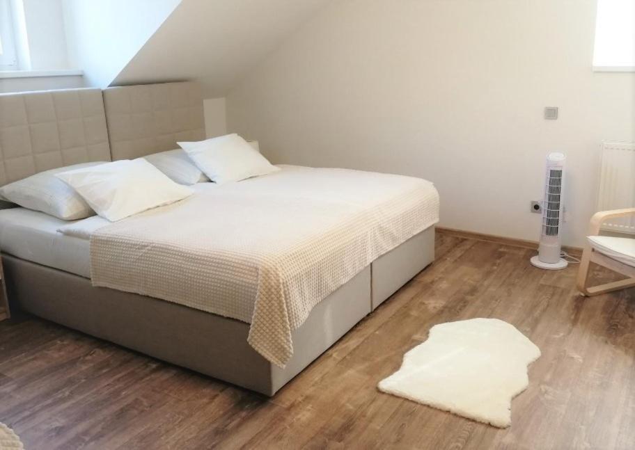 Apartmanovy Dum Sklipek Trutnov Luaran gambar